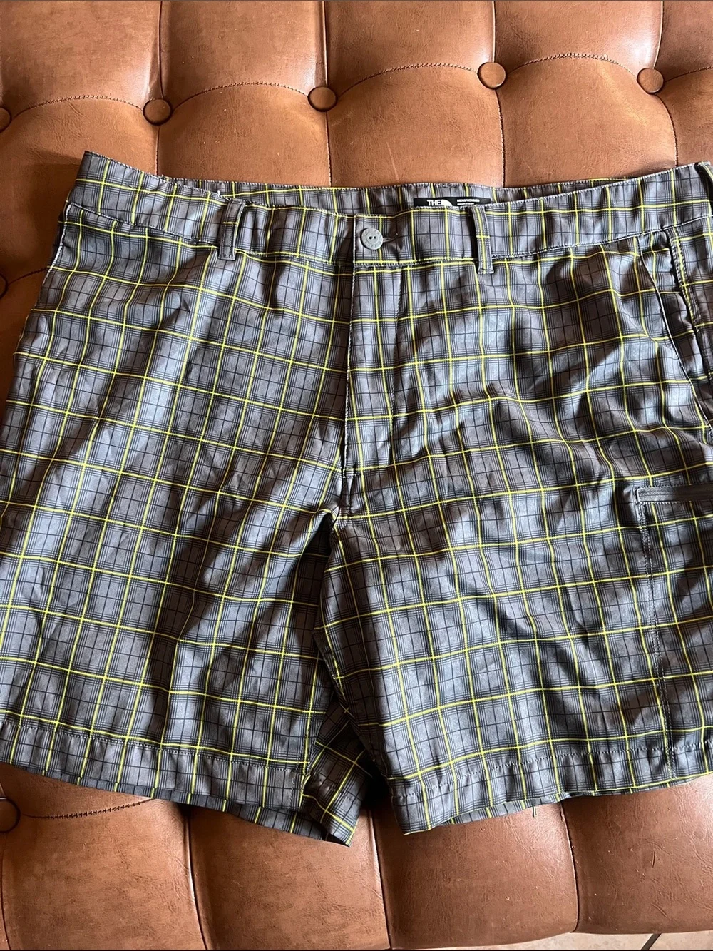 The North face Men's wrinkle free Gray Plaid Shorts with Yellow Grid sz 40
